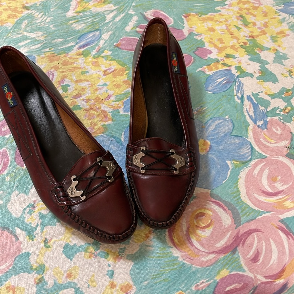 The Apple Shoes View 4